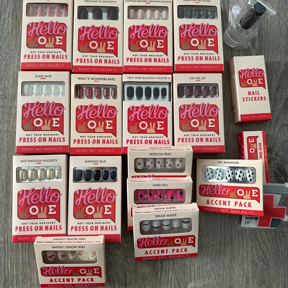 Hello love press on nails set